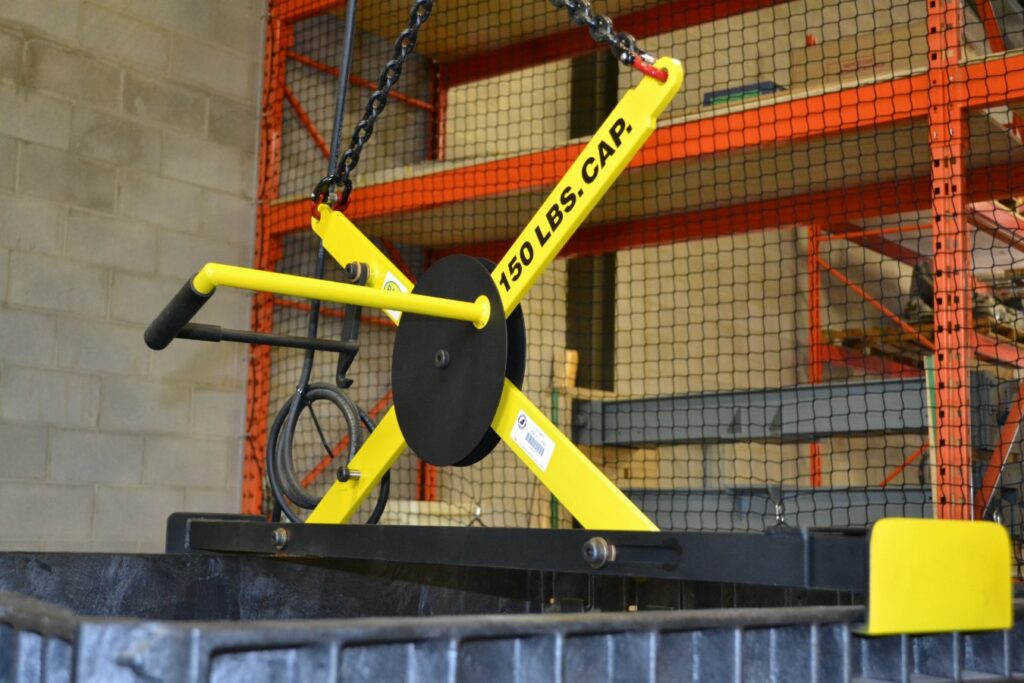 img RD ERGO Lifting Solution for Plastic Dunnage Containers 01